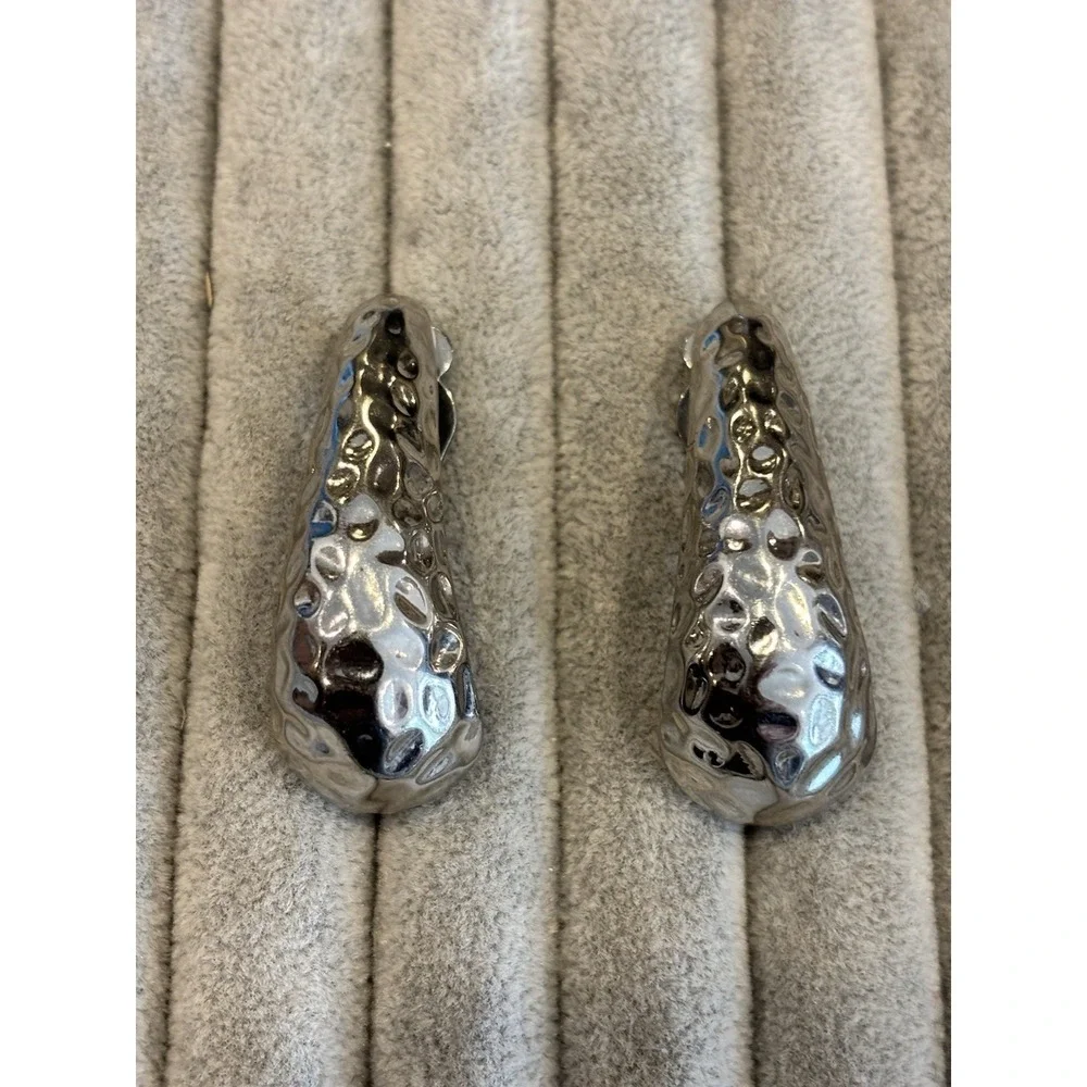 Vintage Silver Tone Hammered Hoop Earrings Textured Tapered Statement‎ Clip